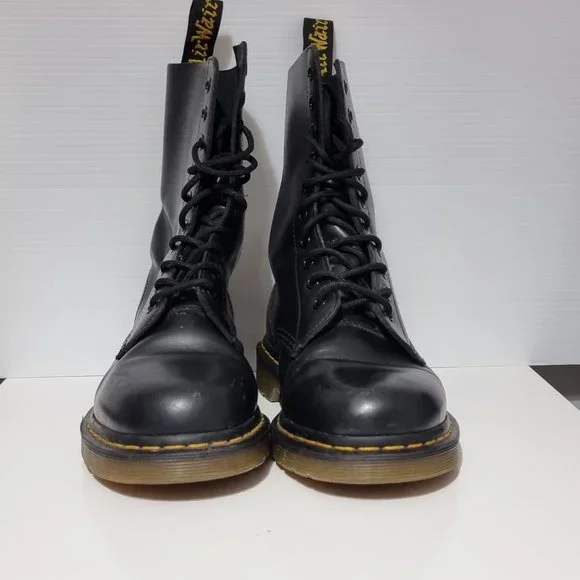 Doc Martens Ladies Black Boots Size UK 6 AUS 8 10 Hole Leather Great Condition - Picture 3 of 9